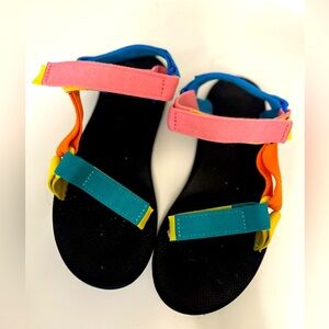 Teva Rainbow Sandal size 8 w